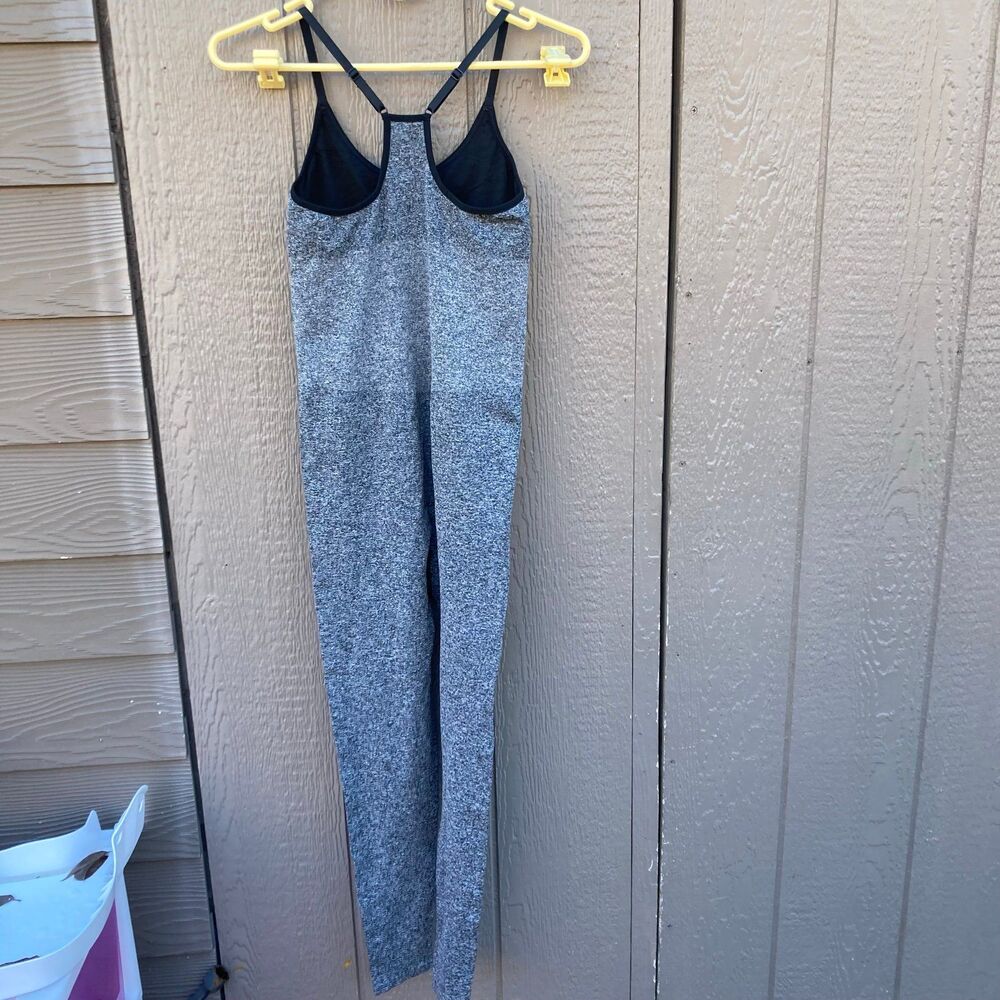 PINK Active Seamless Workout Jumpsuit Women’s Small Gray One Piece Athletic Outf - Picture 3 of 3